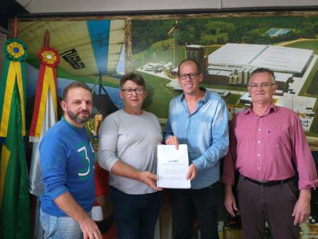 CCJ entrega relatório de visita técnica ao prefeito de Igrejinha CCJ entrega relatório de visita técnica ao prefeito de Igrejinha