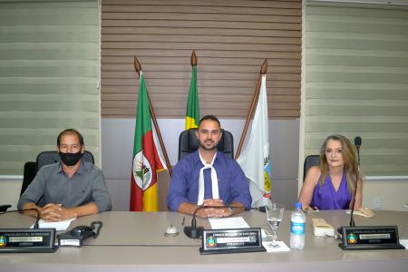 Câmara de Vereadores realiza Reunião Solene para concessão do Título de Destaque Empreendedorismo Fe Câmara de Vereadores realiza Reunião Solene para concessão do Título de Destaque Empreendedorismo Fe