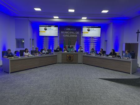 Câmara de Igrejinha ganha iluminação temática em atenção ao Novembro Azul